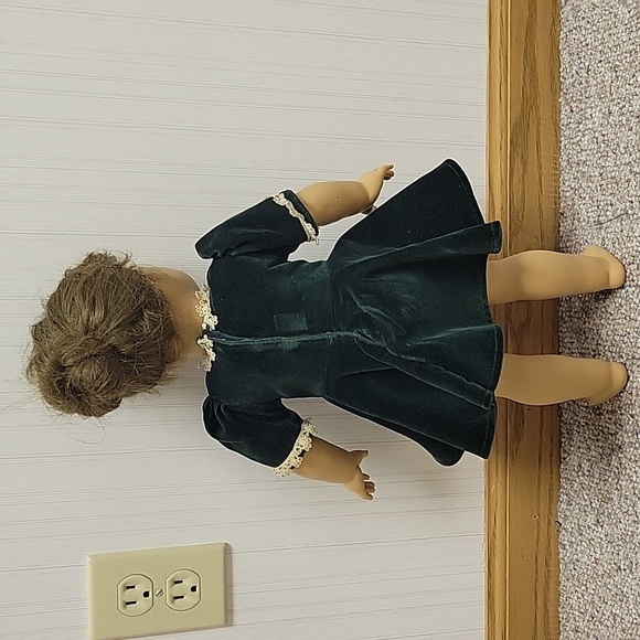 Pleasant Company Molly with Green Velvet Dress. Original American Girl 18" Doll - Picture 2 of 7